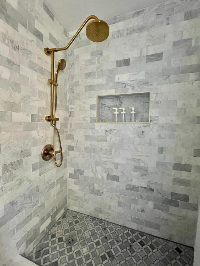 Brand New, Cozy, Modern, One-Bedroom Apartment Фолс Чърч Екстериор снимка