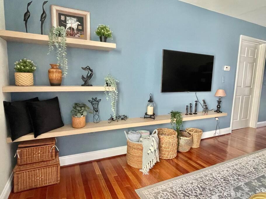Brand New, Cozy, Modern, One-Bedroom Apartment Фолс Чърч Екстериор снимка